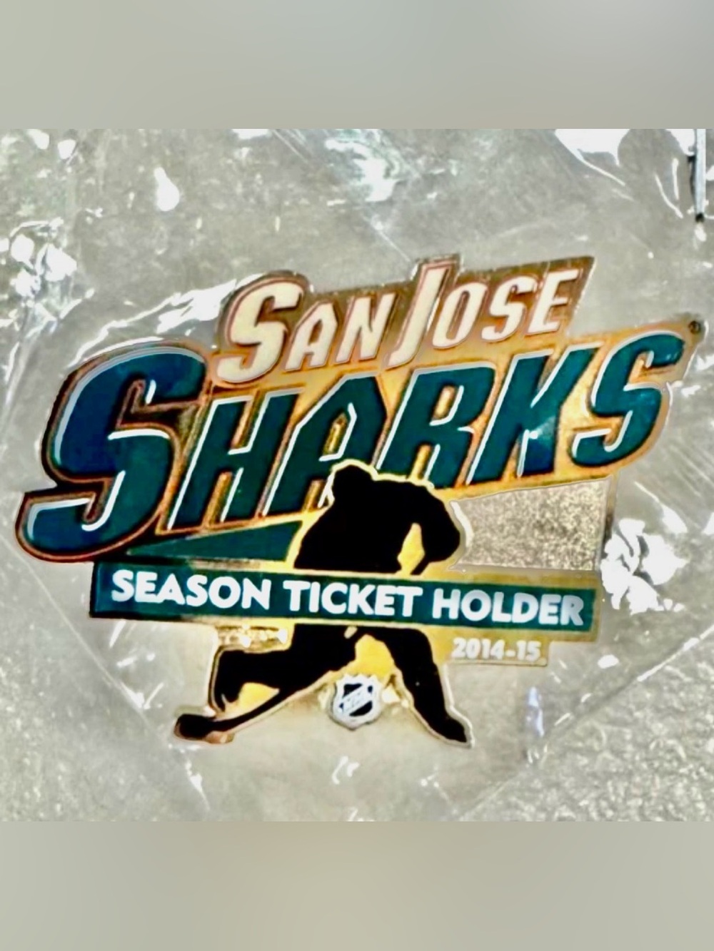 NEW in package ! 2014-15 San Jose Sharks Season Ticket Holder Pin